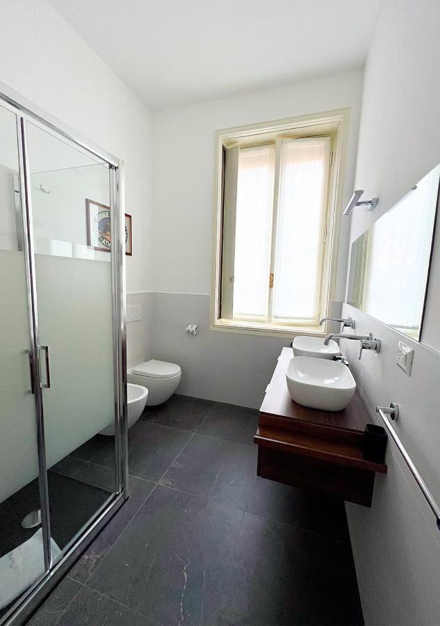 Cozy Duomo - Elegant & Quiet, 300M From Cathedral Apartment Milan Bagian luar foto
